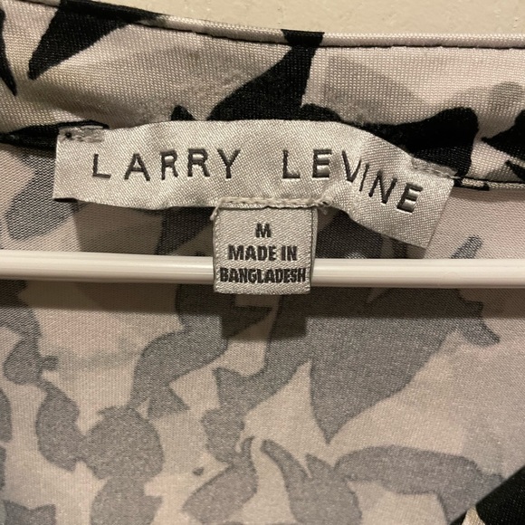 2/$20 - Larry Levine Blouse - Size Med - Picture 7 of 7